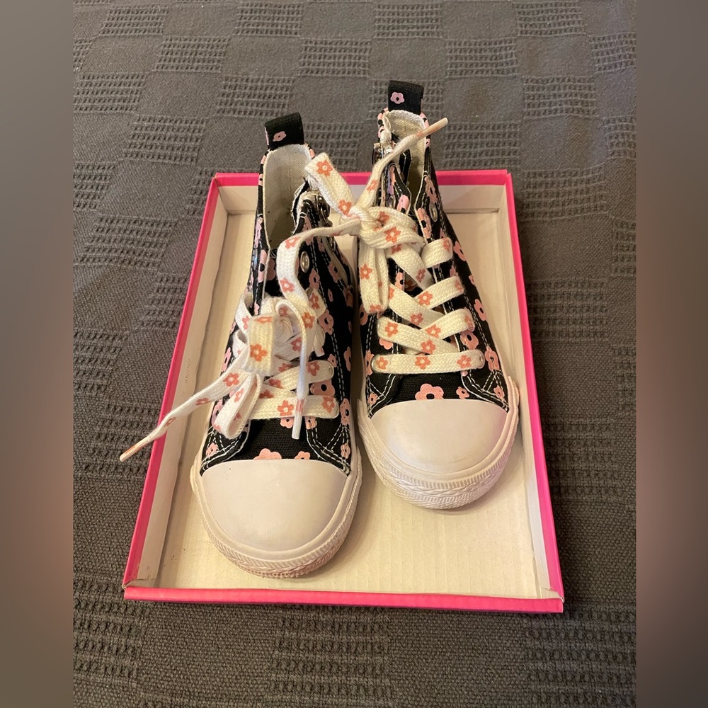 Tommy Bahama Kids Black/Pink Flowered Sneakers, Toddler Size 9